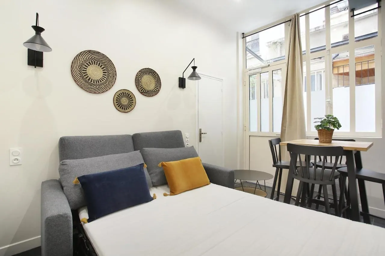 Rent A - Charon Apartment Paris
