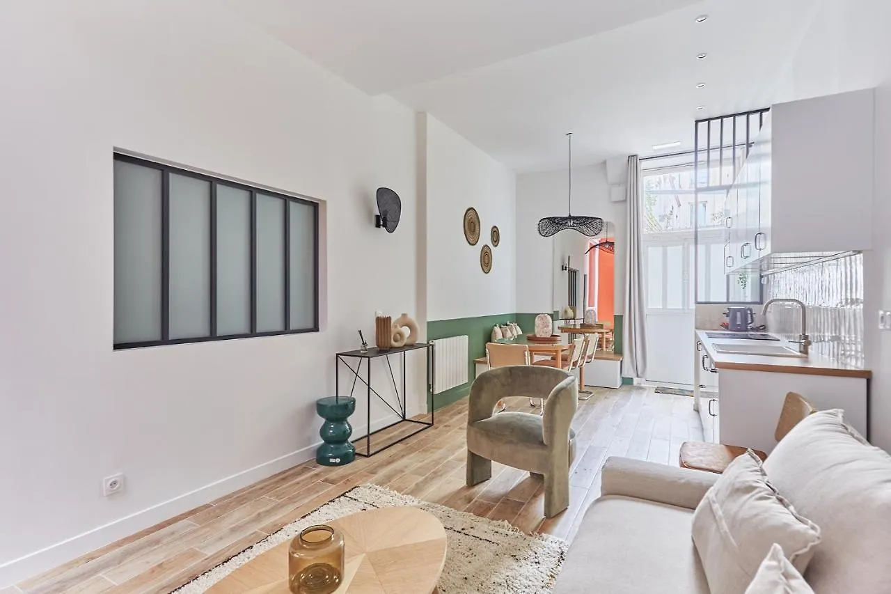 Rent A - Charon Apartment