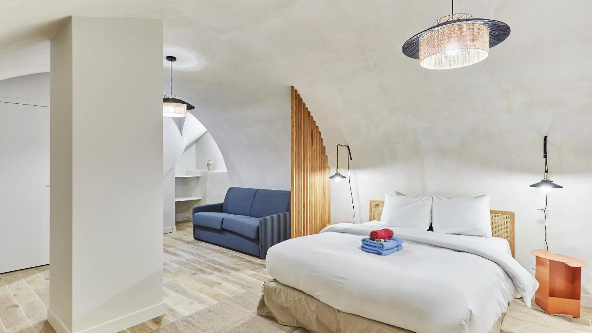 Apartment Rent A - Charon Paris
